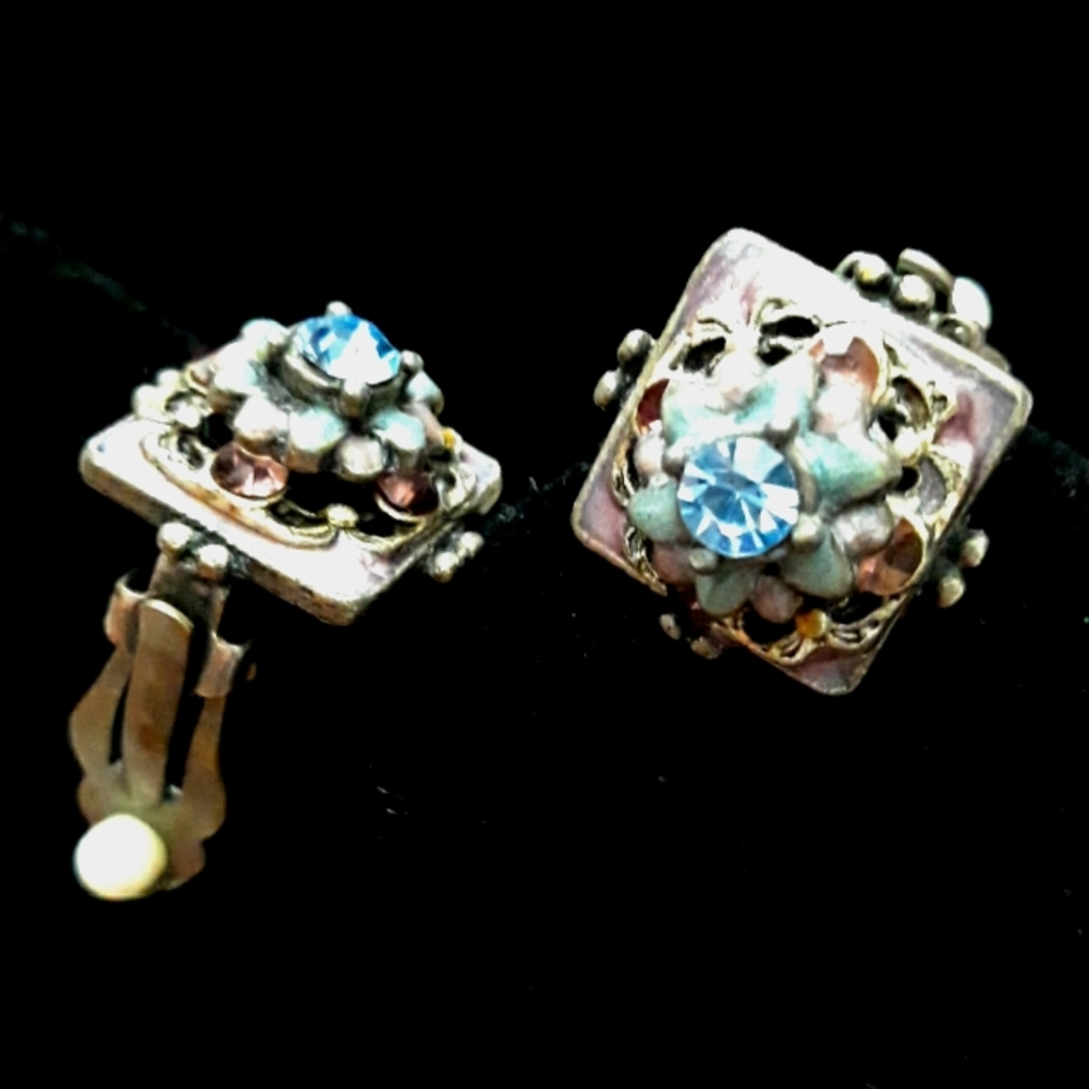 Jewelry, earrings, vintage clipons.